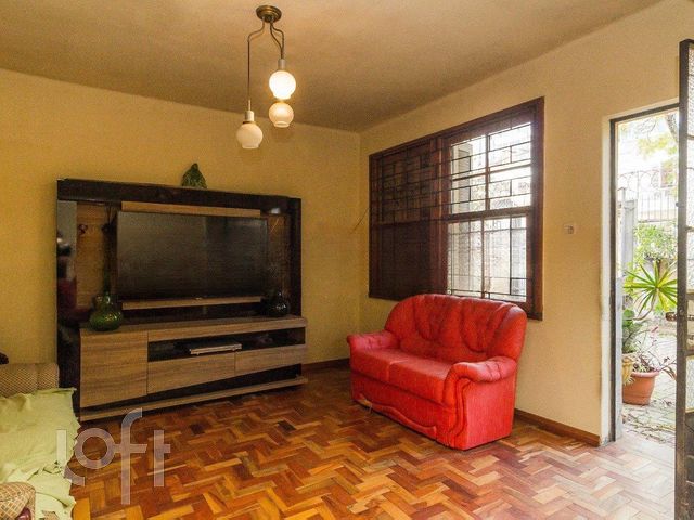 Casa com 256m², 3 dormitórios, 5 vagas, Rio Branco em Porto Alegre
