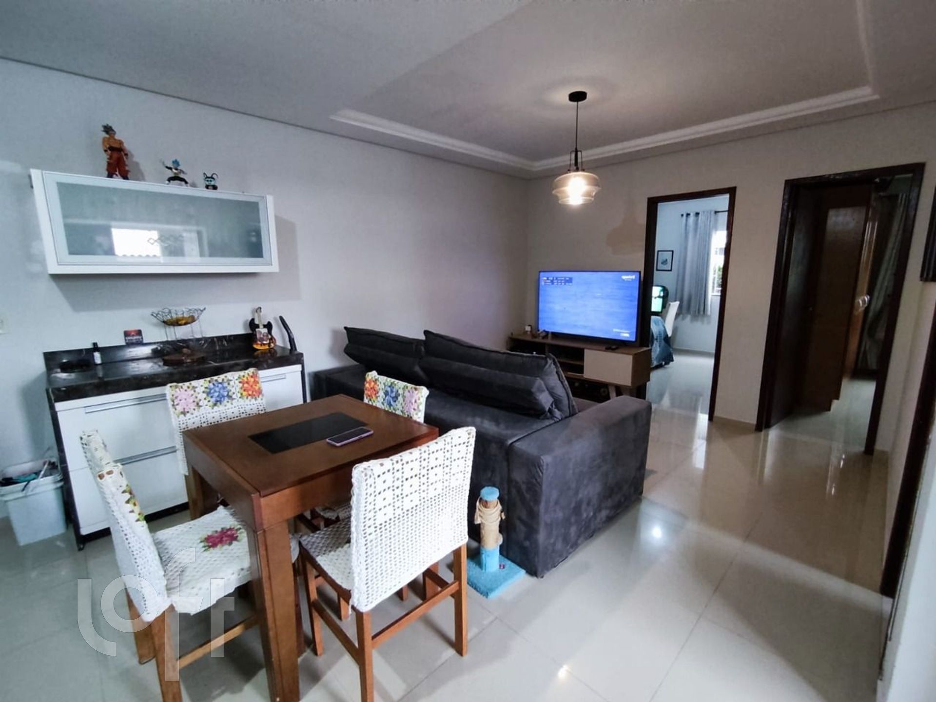 BROGNOLI VENDE - Apartamento de 2 dormitórios, sendo 1 suíte no bairro de Ponta das Canas.