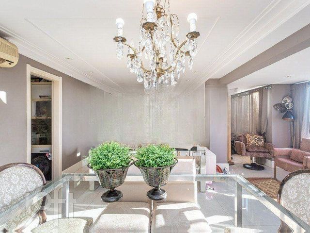 Apartamento com 120m², 3 dormitórios, 1 suíte, 2 vagas, Menino Deus em Porto Alegre