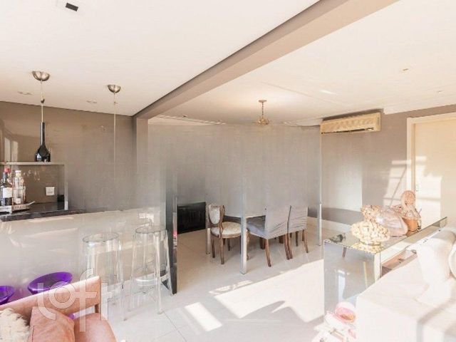 Apartamento com 120m², 3 dormitórios, 1 suíte, 2 vagas, Menino Deus em Porto Alegre