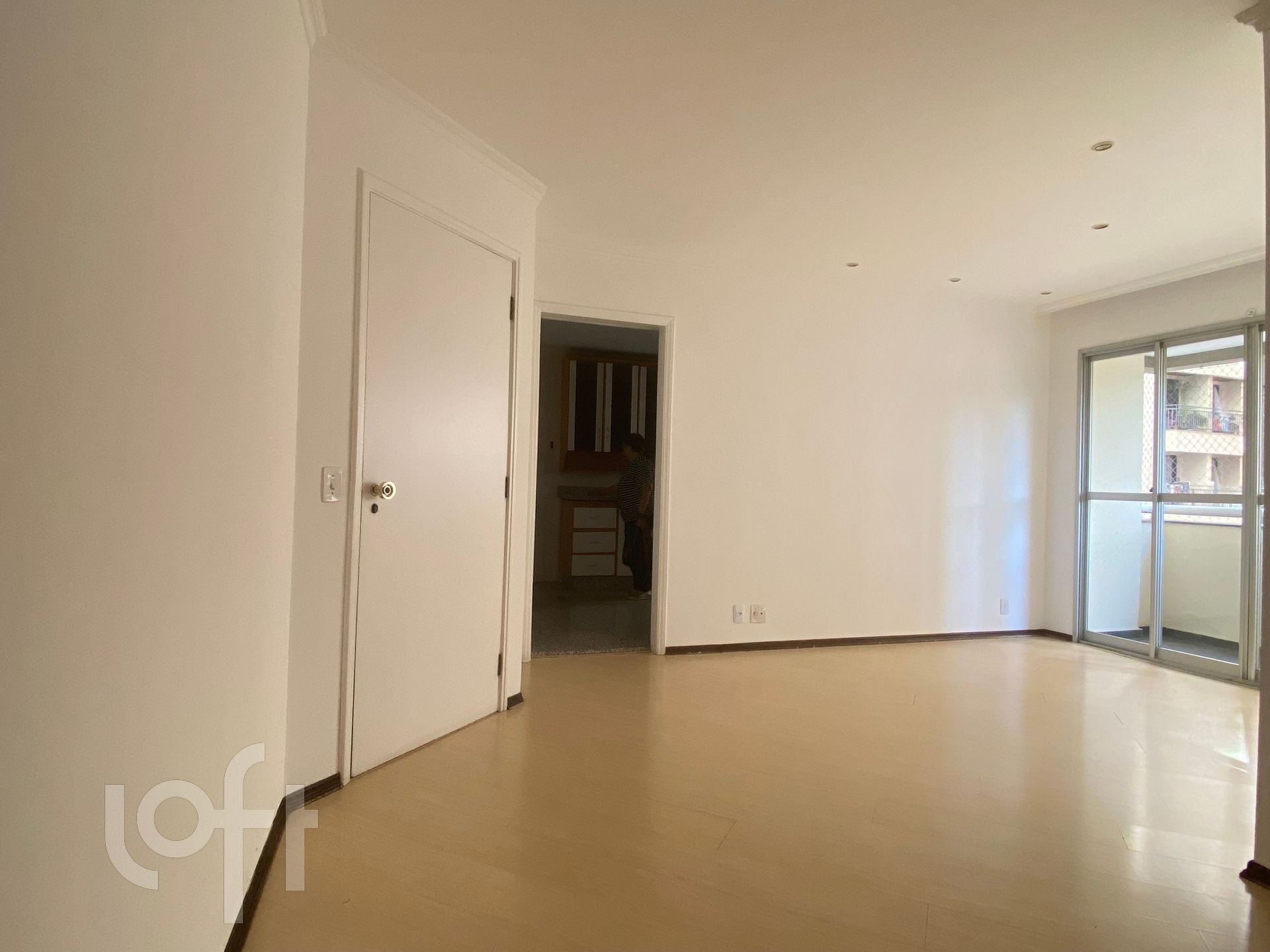 Apartamento à venda com 3 quartos, 74m² - Foto 2