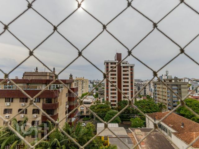 Apartamento com 105m², 3 dormitórios, 1 suíte, 2 vagas, Petrópolis em Porto Alegre