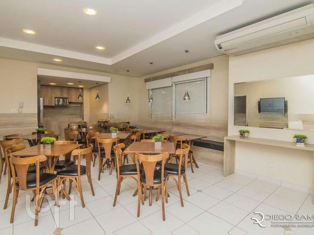 Apartamento com 105m², 3 dormitórios, 1 suíte, 2 vagas, Petrópolis em Porto Alegre