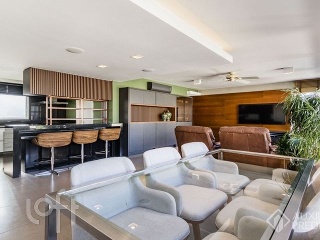 Apartamento com 123m², 3 dormitórios, 1 suíte, 2 vagas, Auxiliadora em Porto Alegre