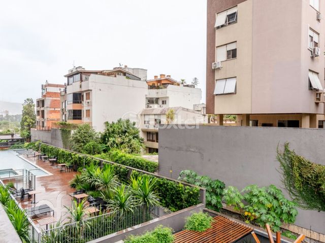 Apartamento com 98m², 3 dormitórios, 1 suíte, 2 vagas, Petrópolis em Porto Alegre