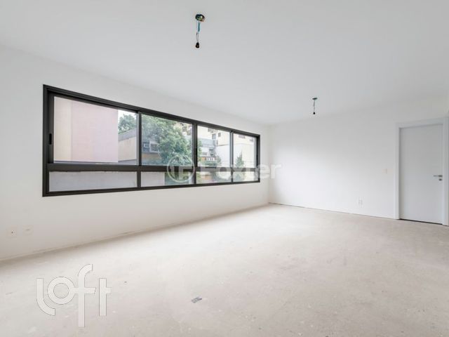 Apartamento com 98m², 3 dormitórios, 1 suíte, 2 vagas, Petrópolis em Porto Alegre