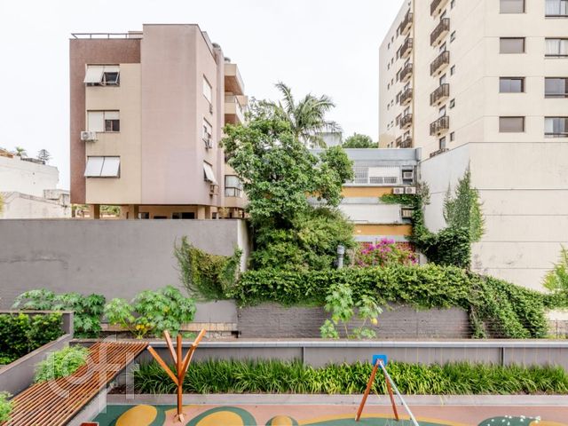 Apartamento com 98m², 3 dormitórios, 1 suíte, 2 vagas, Petrópolis em Porto Alegre