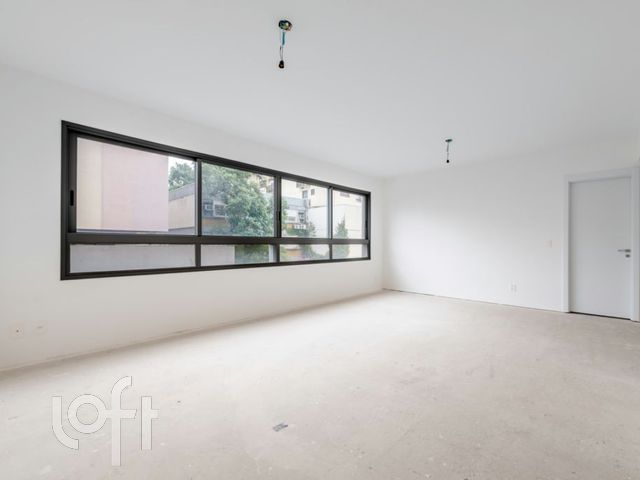 Apartamento com 98m², 3 dormitórios, 1 suíte, 2 vagas, Petrópolis em Porto Alegre