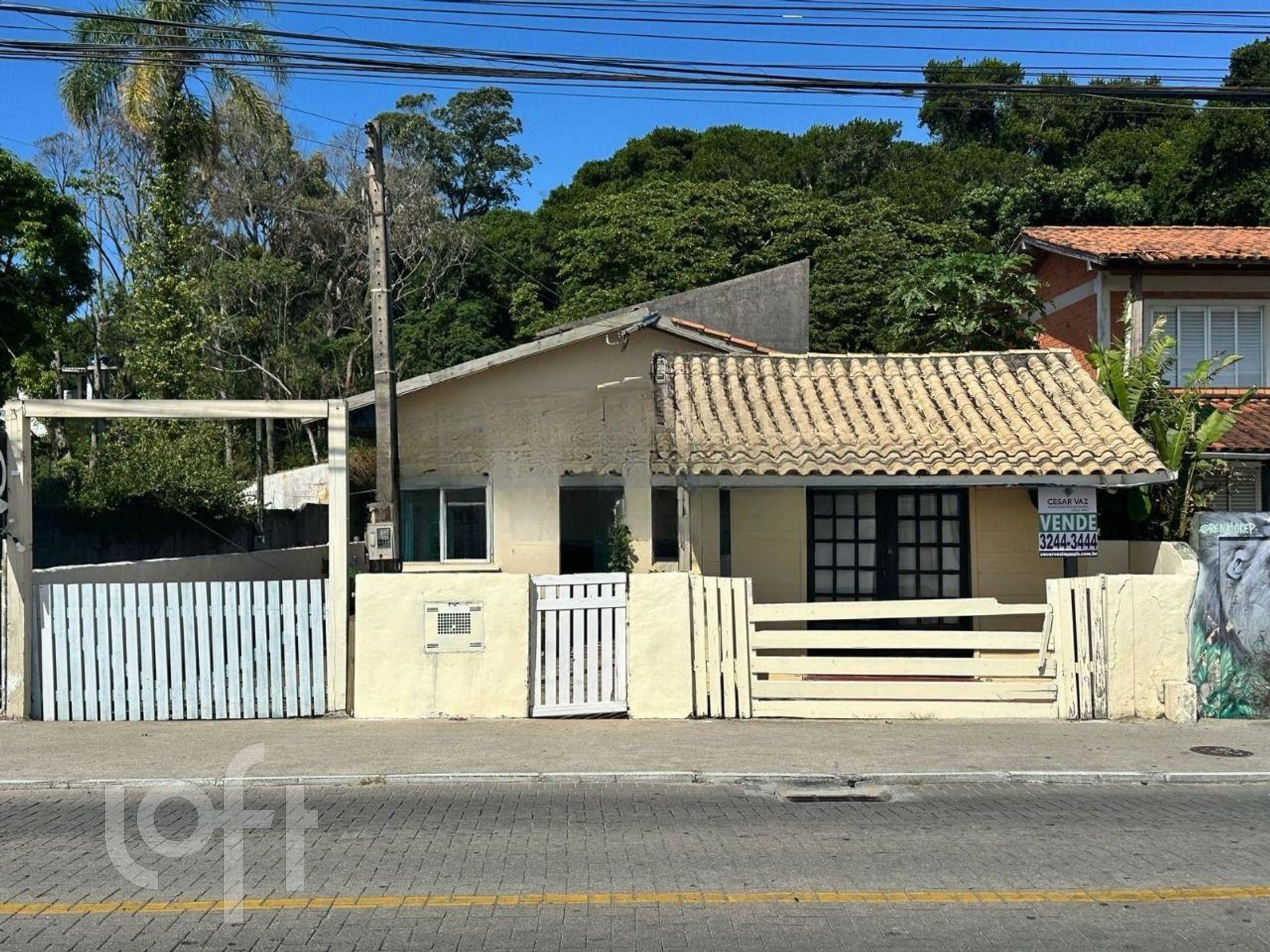 Casa Residencial com 250m², 3 quartos, 1 garagem, no bairro Dunas da Lagoa em Florianópolis