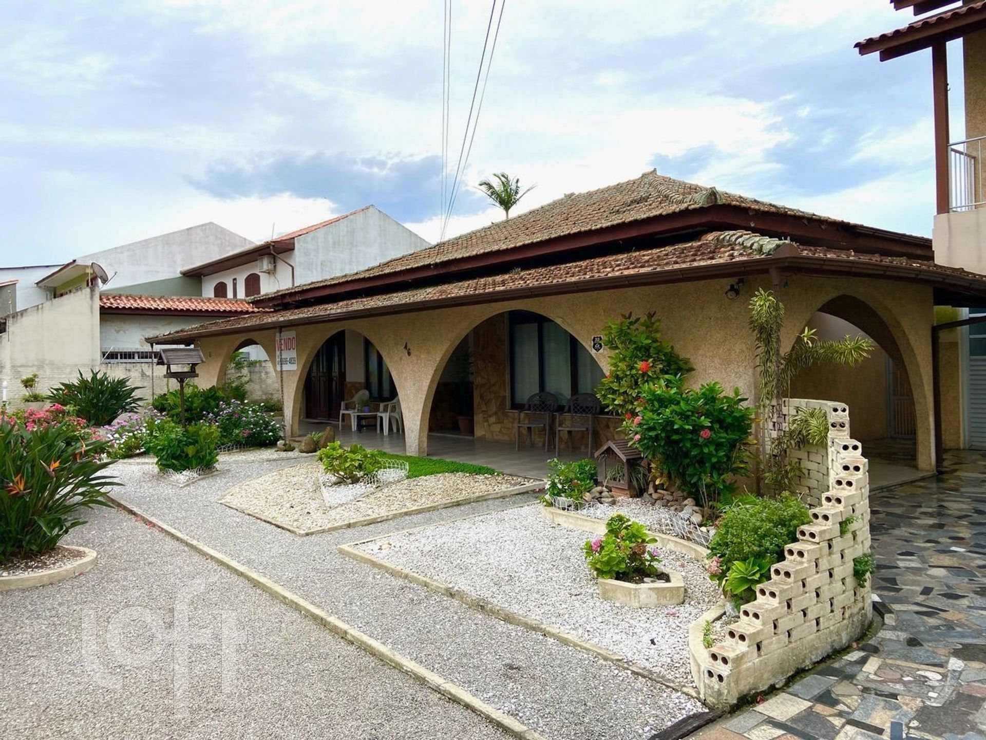 Casa à venda em Praia Comprida com 320 m², 4 quartos, 1 suíte, 3 vagas