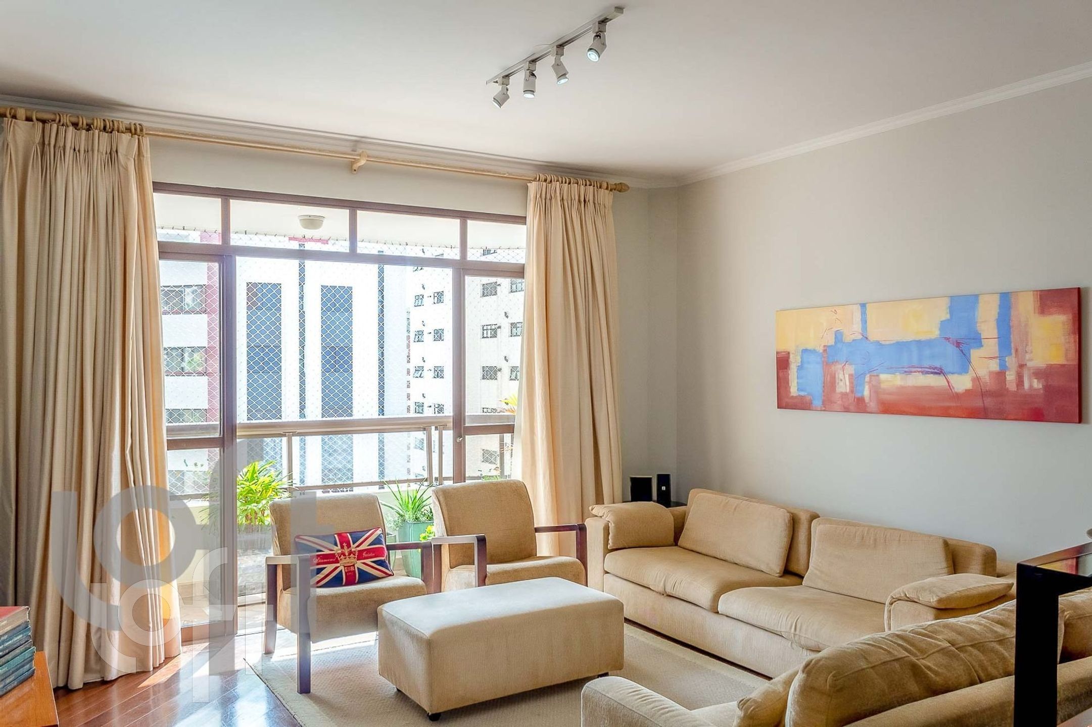 Apartamento à venda com 2 quartos, 135m² - Foto 1