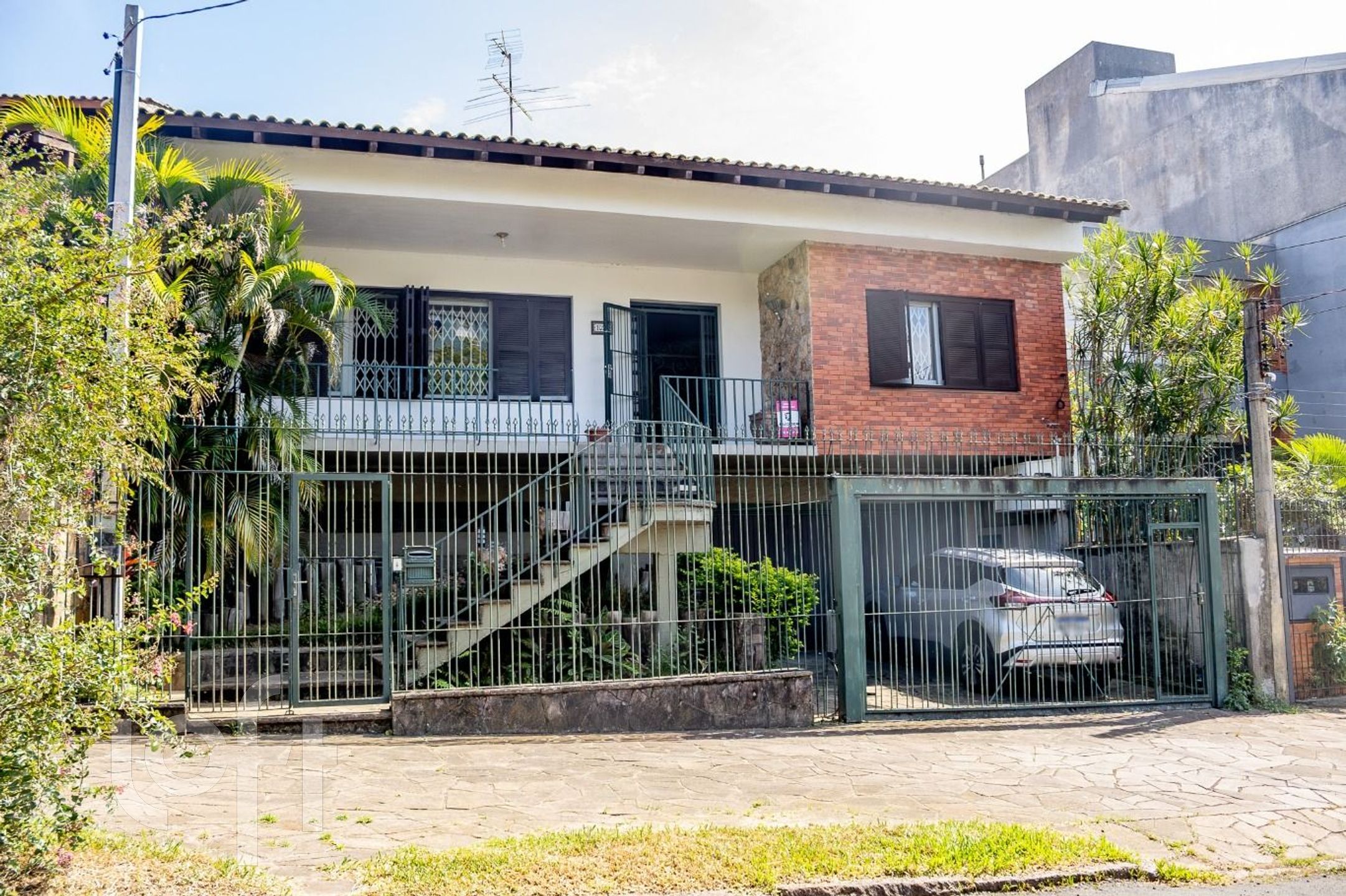 Casa com 312m², 5 dormitórios, 2 suítes, 5 vagas, Chácara das Pedras em Porto Alegre