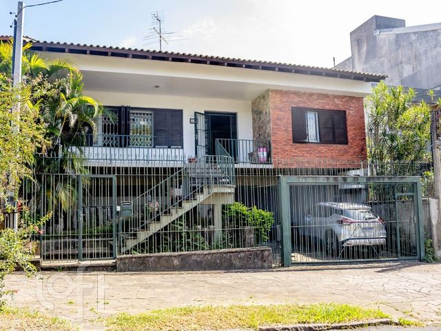 Casa com 312m², 5 dormitórios, 2 suítes, 5 vagas, Chácara das Pedras em Porto Alegre