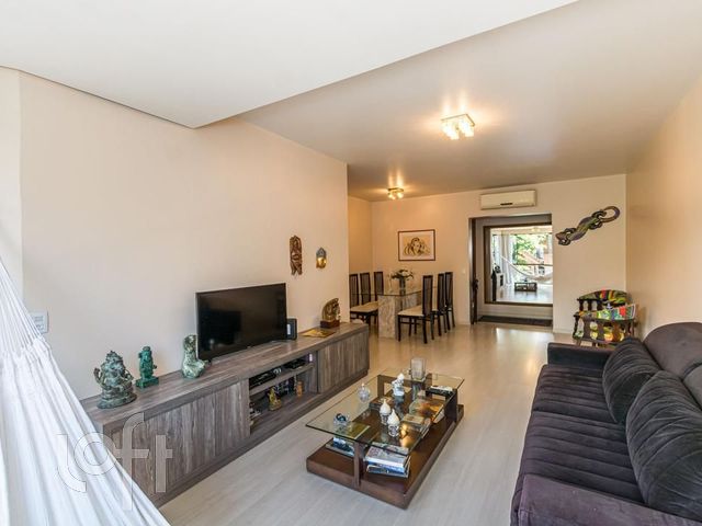 Apartamento com 94m², 2 dormitórios, 1 suíte, 1 vaga, Petrópolis em Porto Alegre