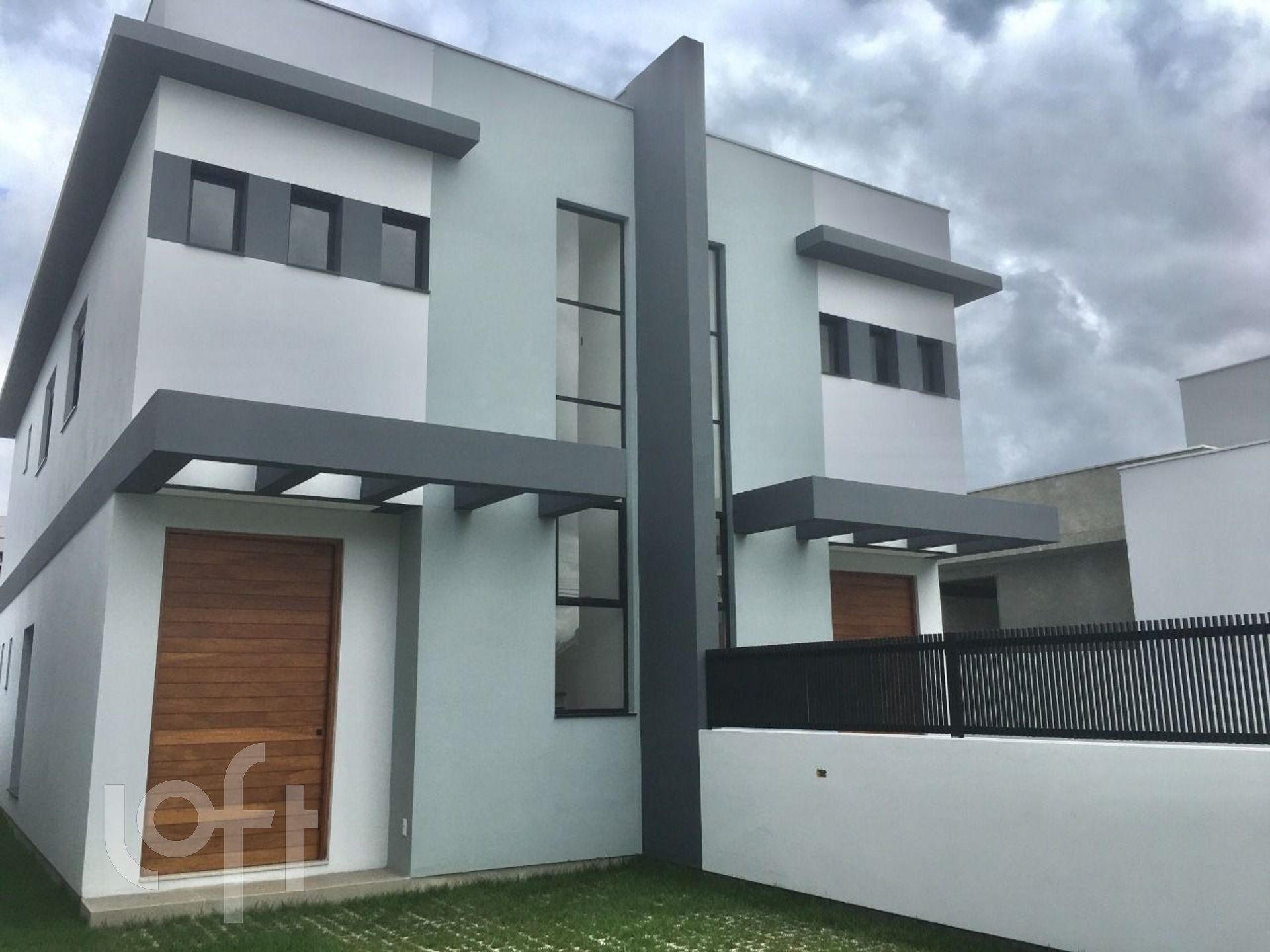 Casa Residencial com 127m², 3 quartos, 1 suíte, 2 garagens, no bairro Ressacada em Florianópolis