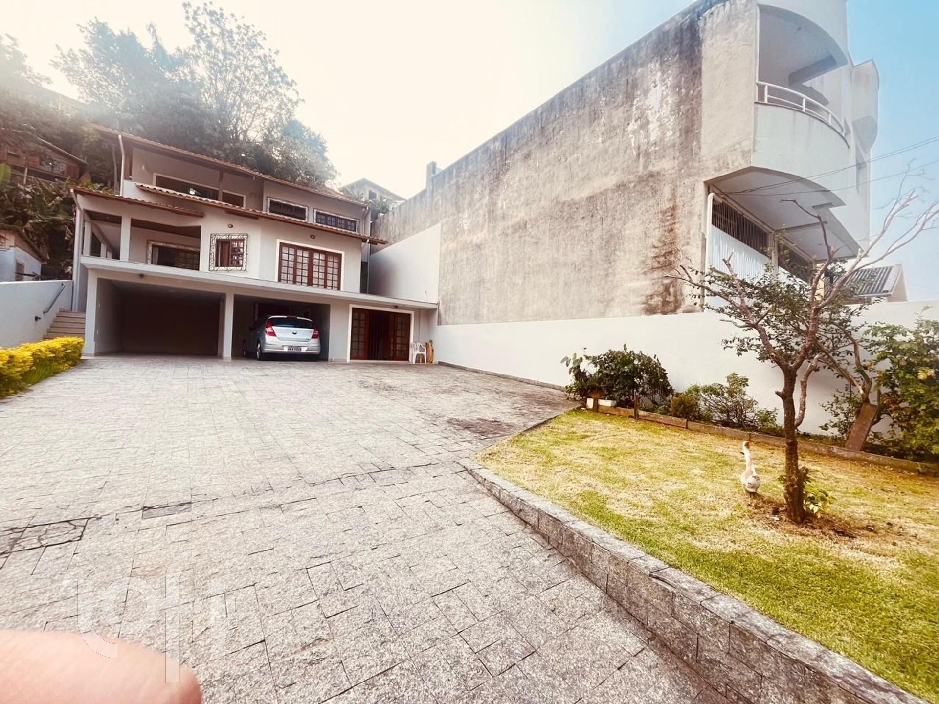 Casa Residencial com 162m², 4 quartos, 1 suíte, 2 garagens, no bairro Agronômica em Florianópolis