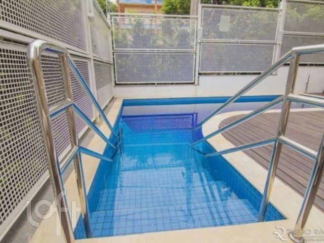 Apartamento com 69m², 2 dormitórios, 1 suíte, 1 vaga, Petrópolis em Porto Alegre