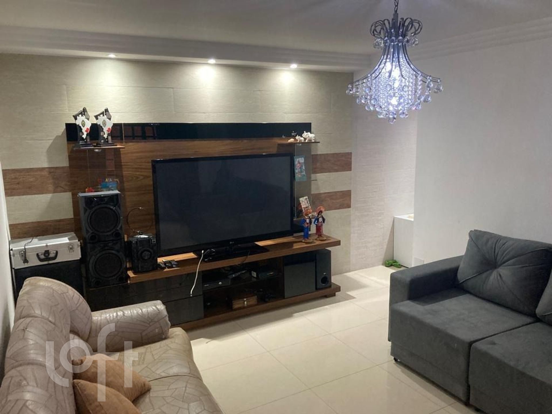 Casa à venda com 4 quartos, 320m² - Foto 1