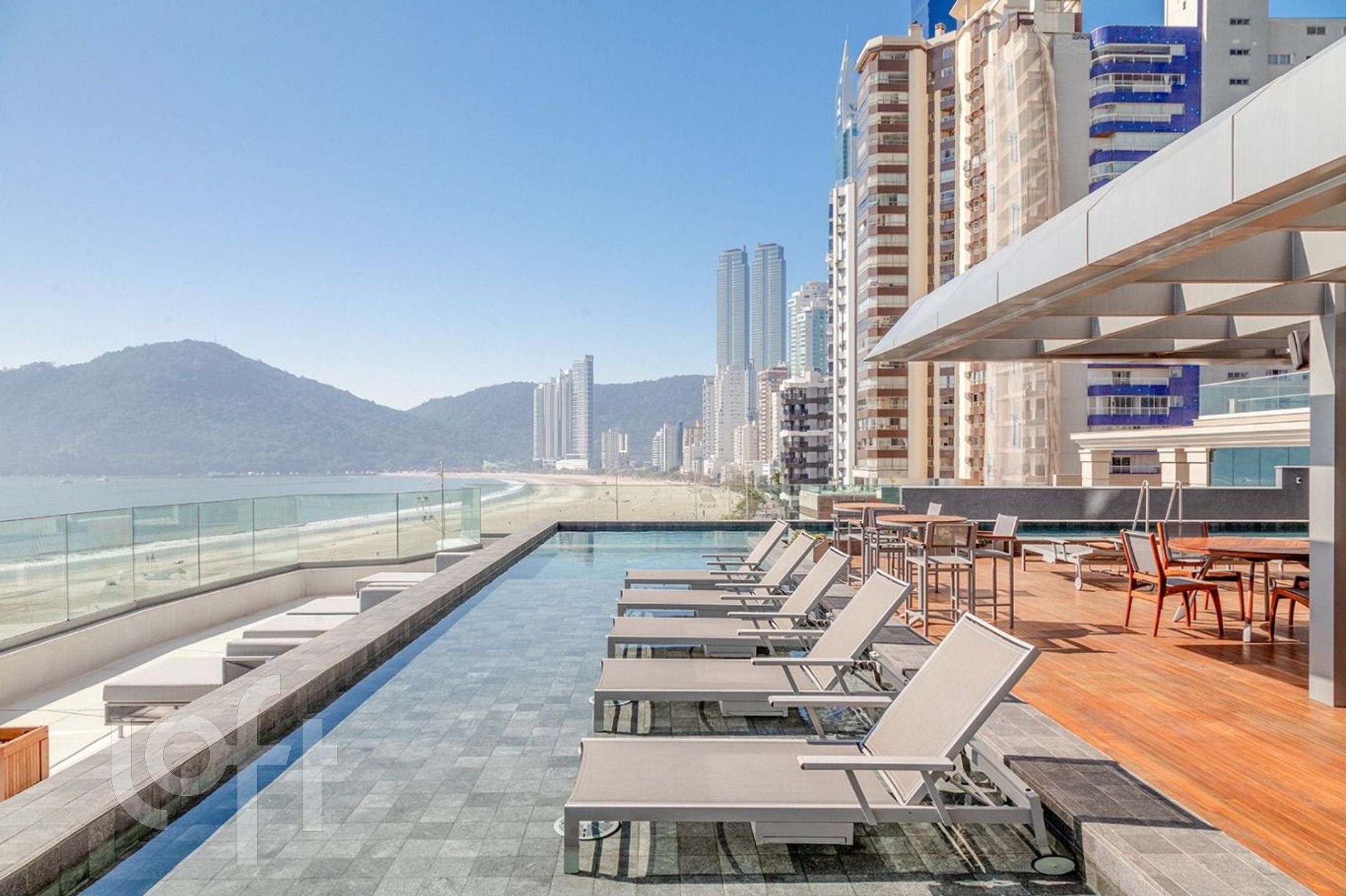 Apartamento à venda em Barra Sul com 248 m², 4 quartos, 4 suítes, 4 vagas