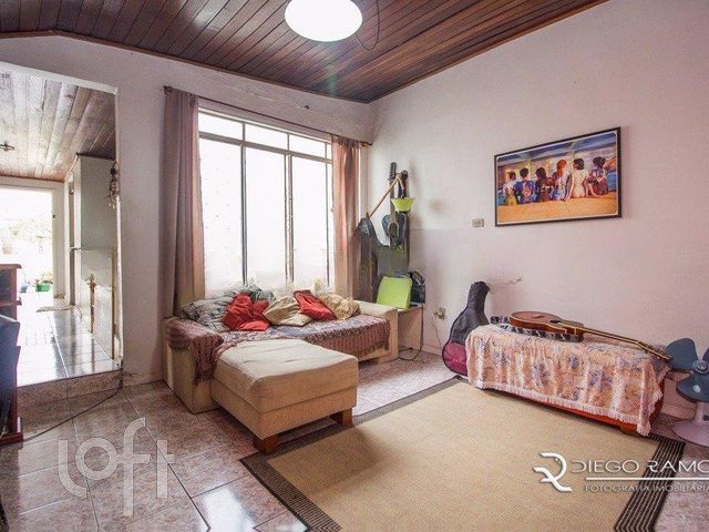 Casa com 190m², 4 dormitórios, 1 vaga, Rio Branco em Porto Alegre