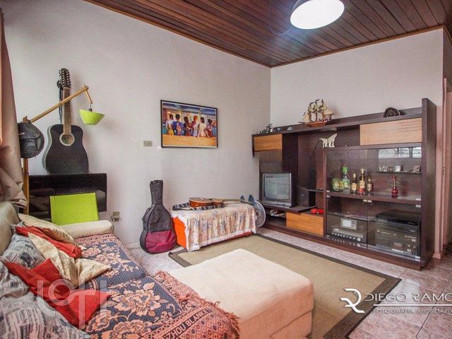 Casa com 190m², 4 dormitórios, 1 vaga, Rio Branco em Porto Alegre