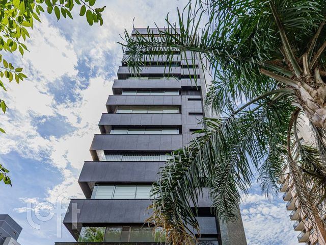 Apartamento com 147m², 3 dormitórios, 1 suíte, 3 vagas, Petrópolis em Porto Alegre