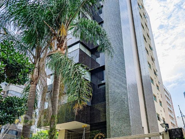 Apartamento com 147m², 3 dormitórios, 1 suíte, 3 vagas, Petrópolis em Porto Alegre