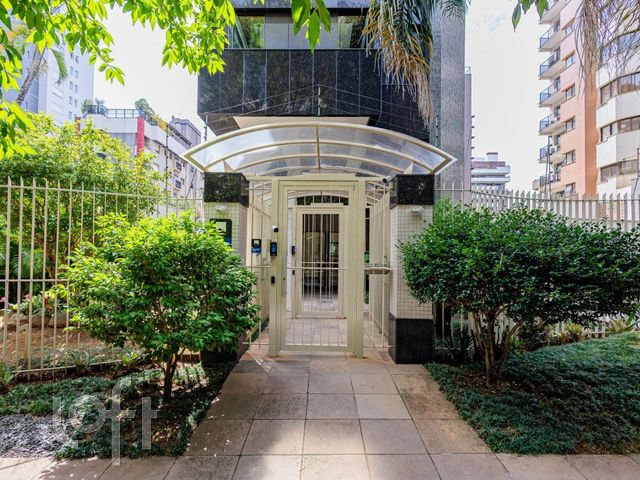 Apartamento com 147m², 3 dormitórios, 1 suíte, 3 vagas, Petrópolis em Porto Alegre