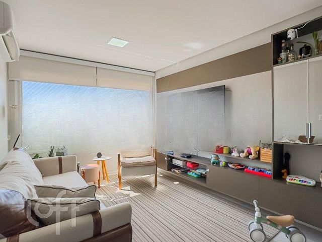 Apartamento com 73m², 2 dormitórios, 1 suíte, 2 vagas, Vila Ipiranga em Porto Alegre