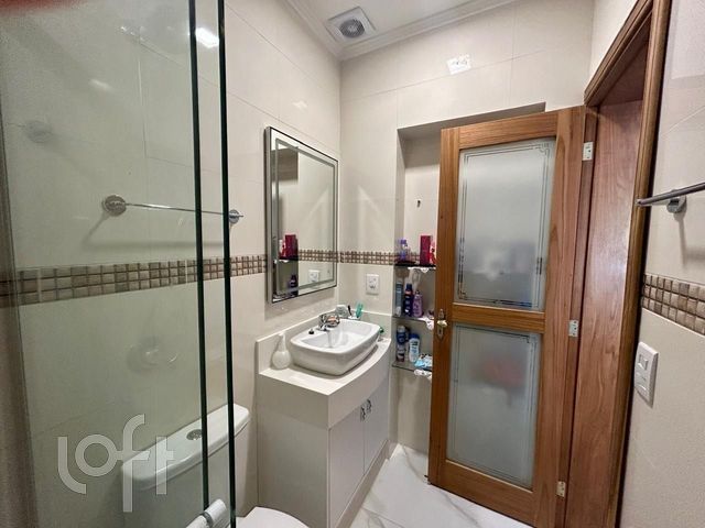 Casa com 350m², 8 dormitórios, 1 suíte, 4 vagas, São João em Porto Alegre