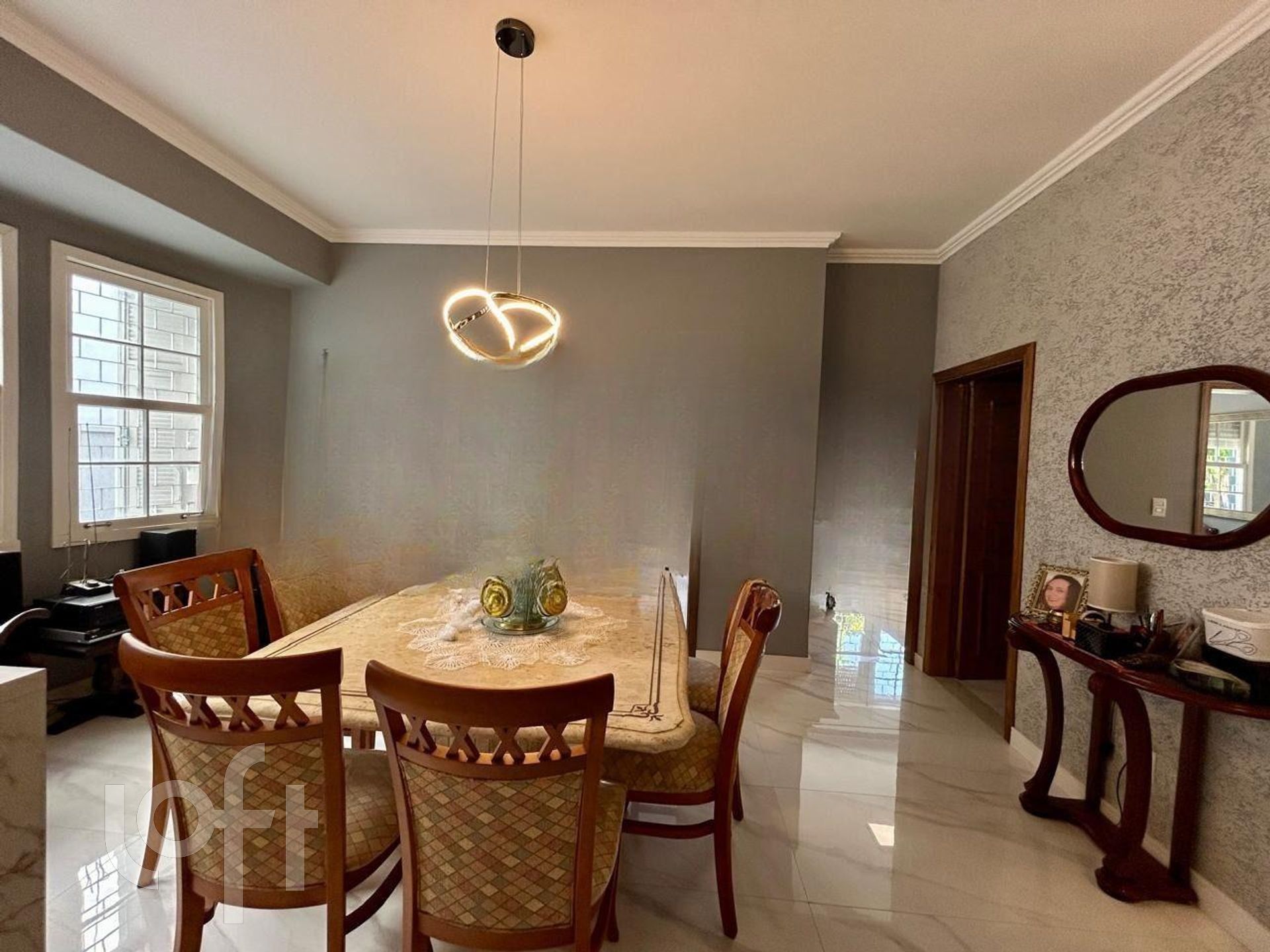 Casa com 350m², 8 dormitórios, 1 suíte, 4 vagas, São João em Porto Alegre