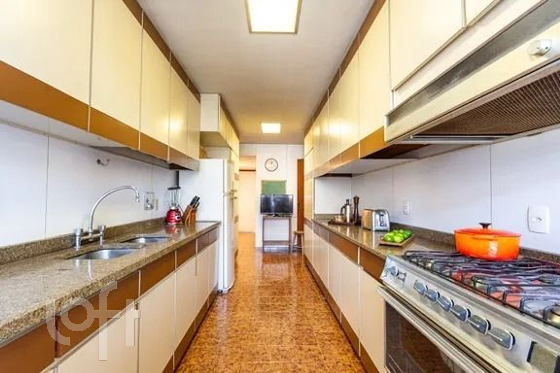 Apartamento à venda com 3 quartos, 185m² - Foto 4