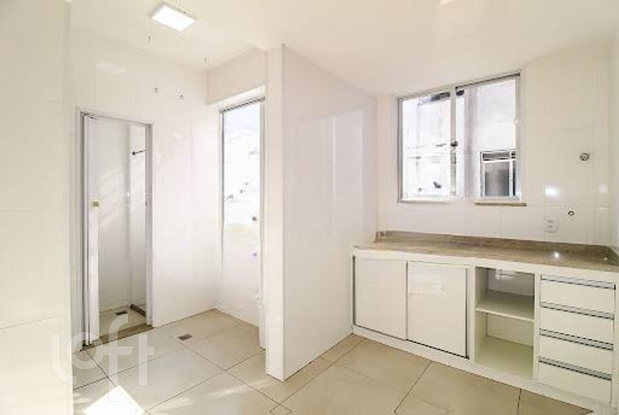 Apartamento à venda com 2 quartos, 72m² - Foto 4