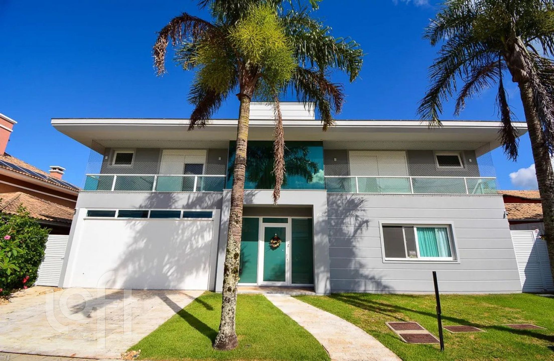 Casa Residencial com 600m², 4 quartos, 4 suítes, 4 garagens, no bairro Lagoa da Conceição em Florianópolis
