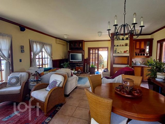 Apartamento com 234m², 3 dormitórios, 1 suíte, 2 vagas, Menino Deus em Porto Alegre