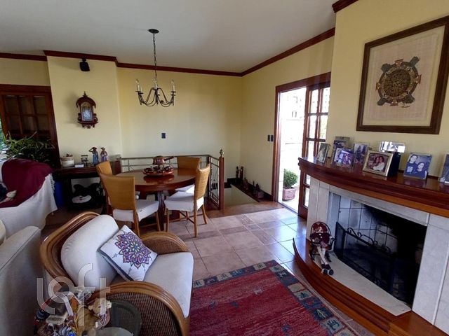 Apartamento com 234m², 3 dormitórios, 1 suíte, 2 vagas, Menino Deus em Porto Alegre