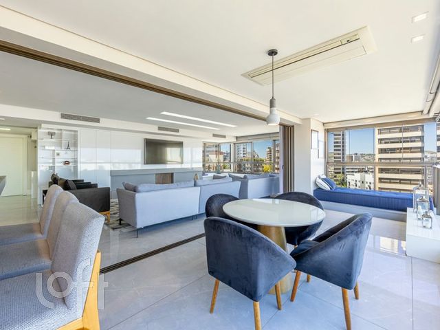 Apartamento com 243m², 3 dormitórios, 3 suítes, 3 vagas, Petrópolis em Porto Alegre