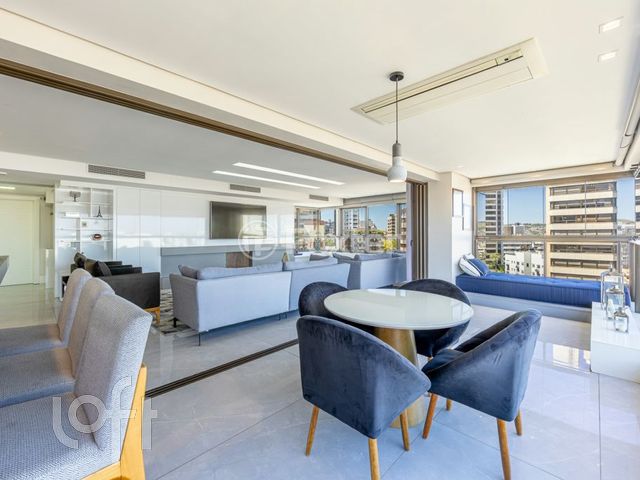 Apartamento com 243m², 3 dormitórios, 3 suítes, 3 vagas, Petrópolis em Porto Alegre