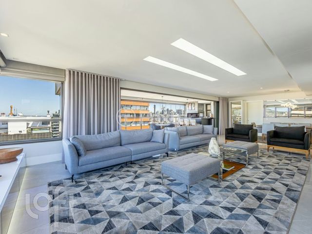 Apartamento com 243m², 3 dormitórios, 3 suítes, 3 vagas, Petrópolis em Porto Alegre