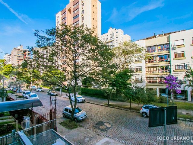 Apartamento com 82m², 2 dormitórios, 1 suíte, 2 vagas, Auxiliadora em Porto Alegre