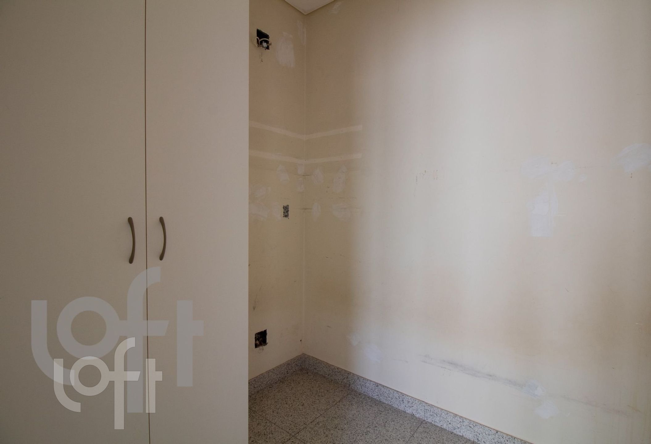 Apartamento à venda com 3 quartos, 217m² - Foto 2