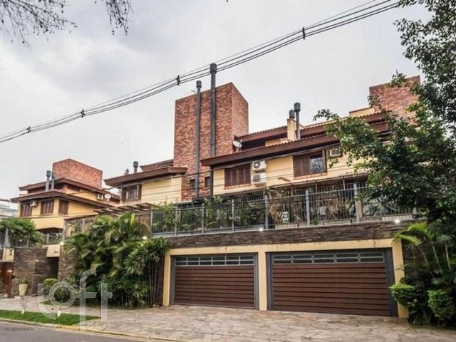 Casa em Condomínio com 220m², 2 dormitórios, 2 suítes, 2 vagas, Boa Vista em Porto Alegre