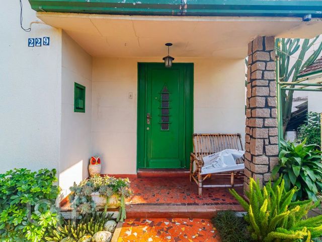 Casa com 149m², 4 dormitórios, 1 vaga, Cristo Redentor em Porto Alegre