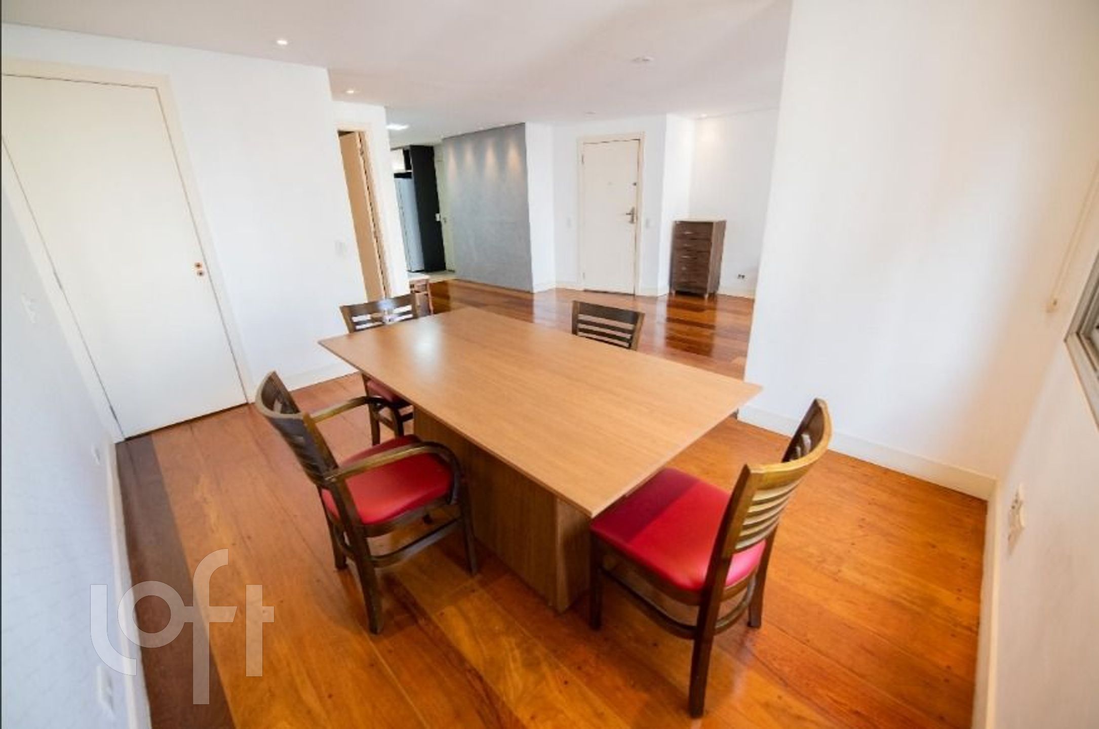 Apartamento à venda com 3 quartos, 107m² - Foto 4