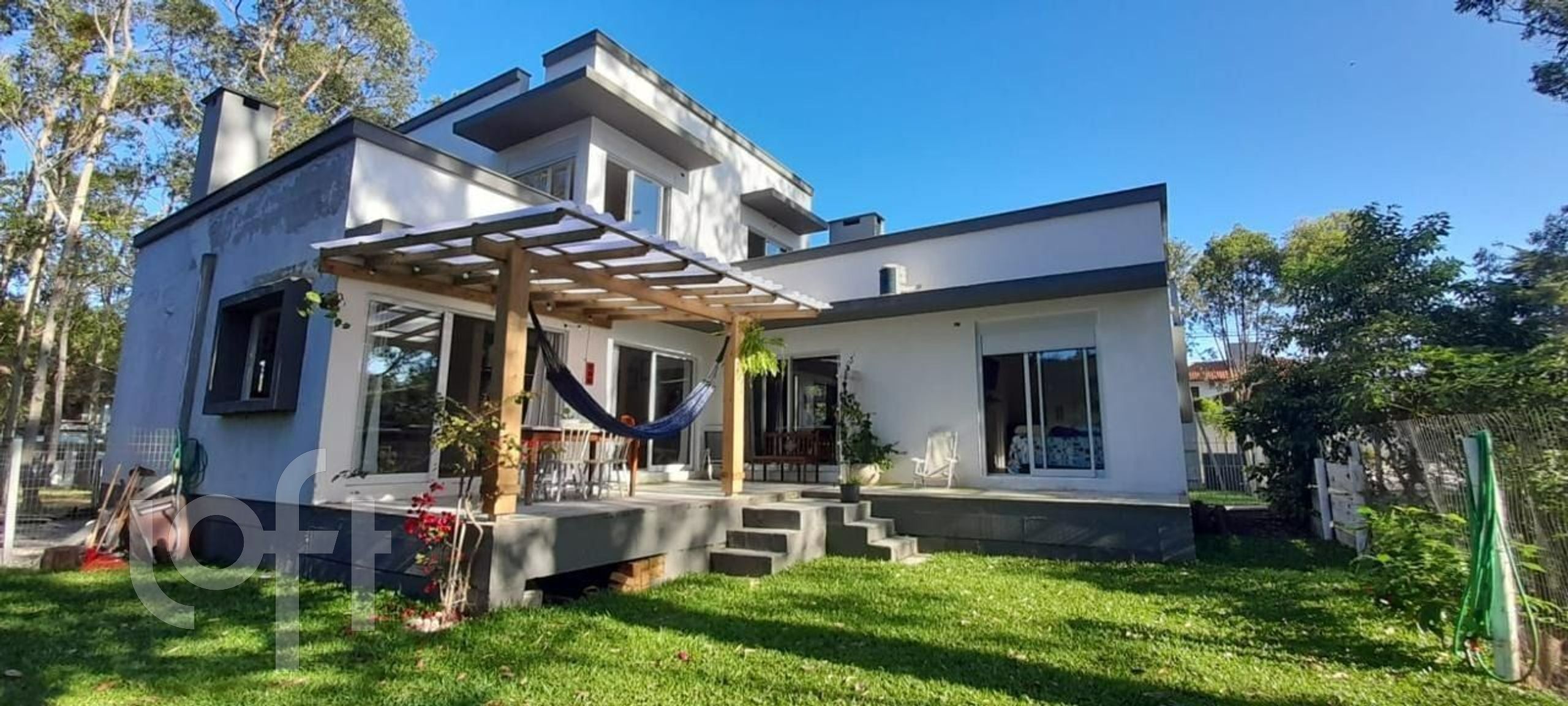 Casa à venda em Ponta das Canas com 190 m², 2 quartos, 2 suítes, 2 vagas