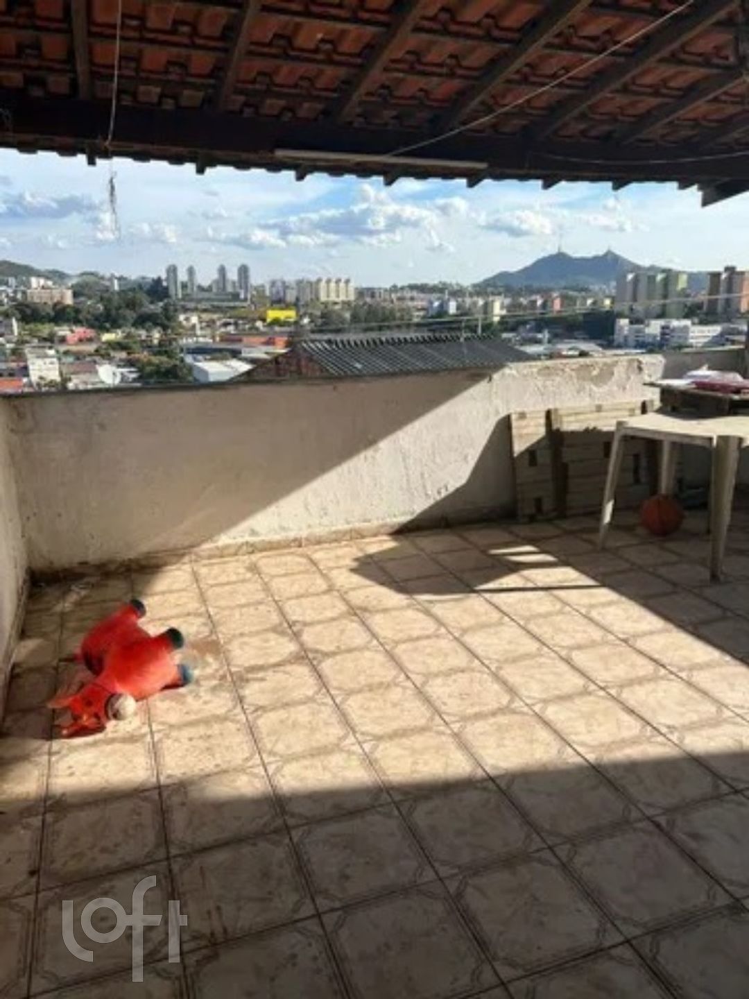 Casa à venda com 2 quartos, 199m² - Foto 1