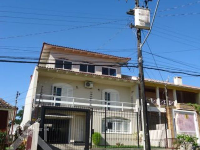 Casa com 400m², 4 dormitórios, 3 suítes, 3 vagas, Vila Ipiranga em Porto Alegre