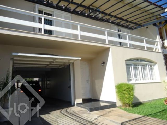 Casa com 400m², 4 dormitórios, 3 suítes, 3 vagas, Vila Ipiranga em Porto Alegre