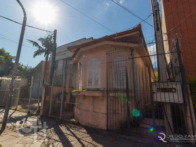 Casa com 223m², 4 dormitórios, Rio Branco em Porto Alegre