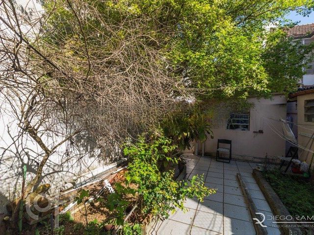 Casa com 223m², 4 dormitórios, Rio Branco em Porto Alegre